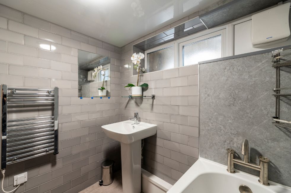 Property photo 2 of 15 Khf1 - Bathroom