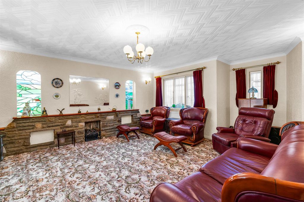 Property photo 2 of 25