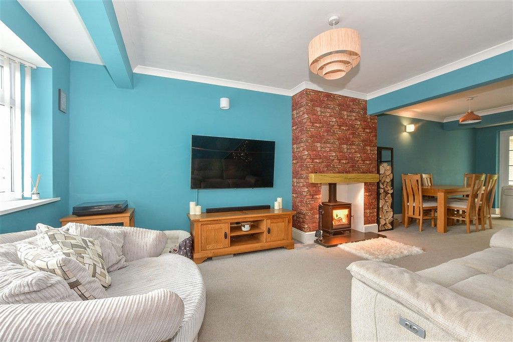 Property photo 3 of 13 Lounge
