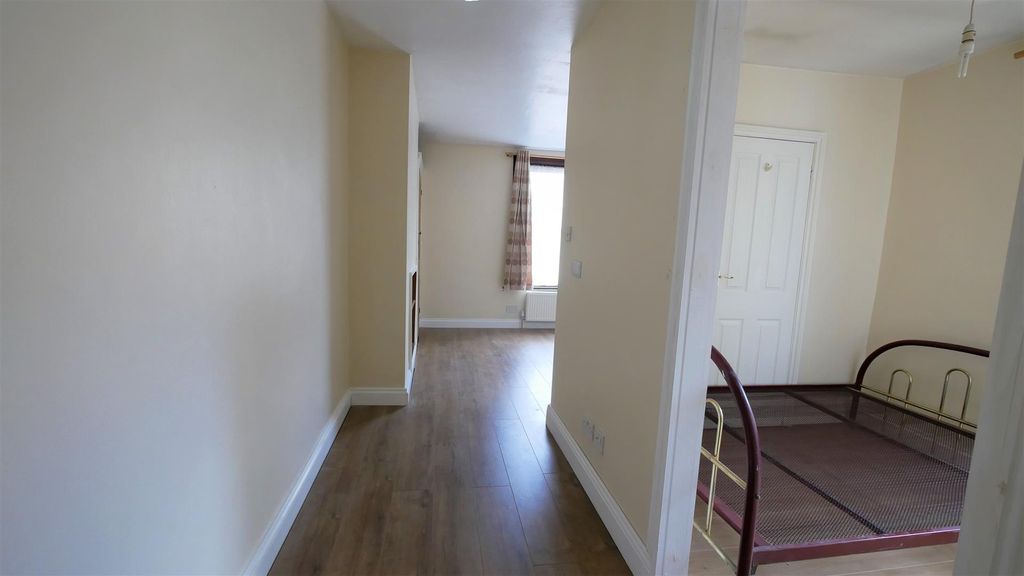 Property photo 2 of 7 Hall