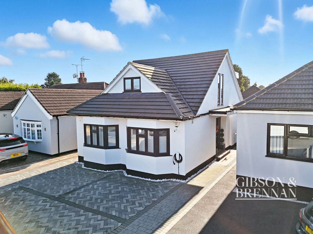 Property photo 1 of 32