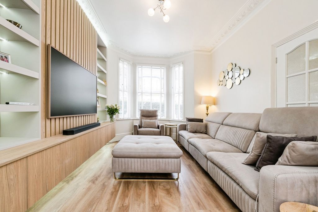Property photo 2 of 20 Pbox-Img.Jpg