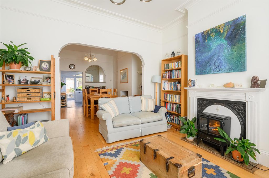 Property photo 3 of 18 Living Dining