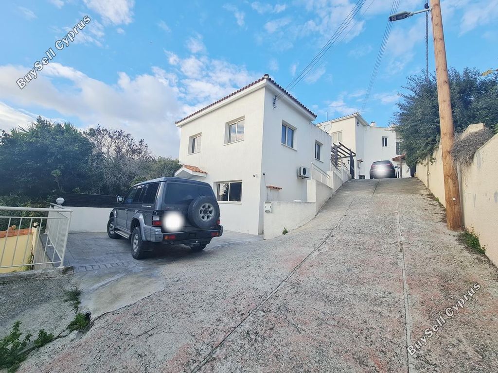 Property photo 2 of 37