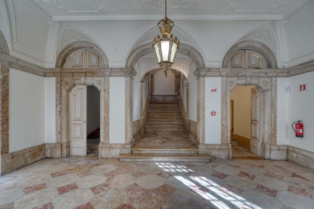 Property photo 2 of 35