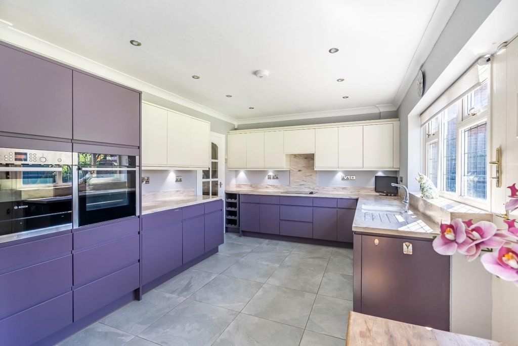 Property photo 2 of 32 Kitchen