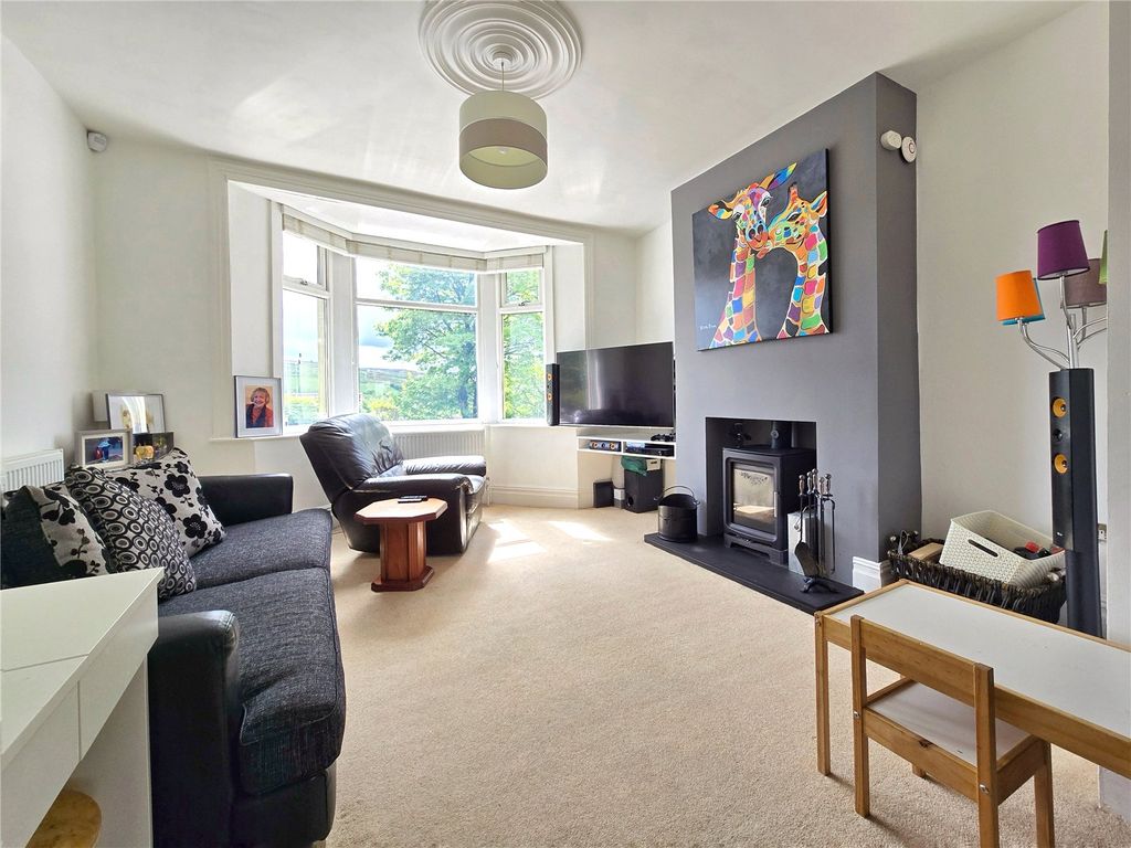 Property photo 2 of 20 Bay Fronted Lounge