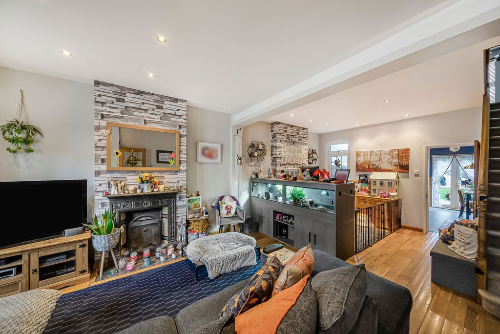 Property photo 3 of 23