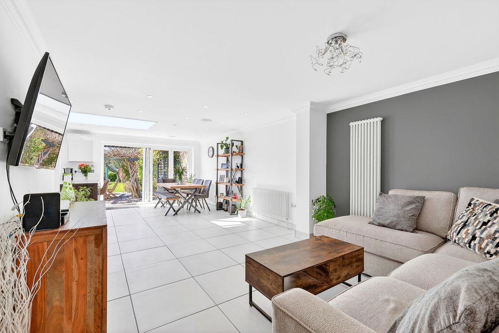 Property photo 3 of 33