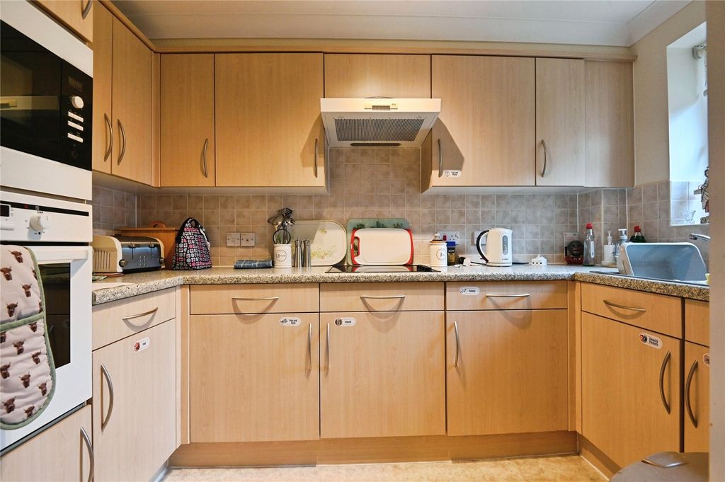 Property photo 3 of 17 Kitchen