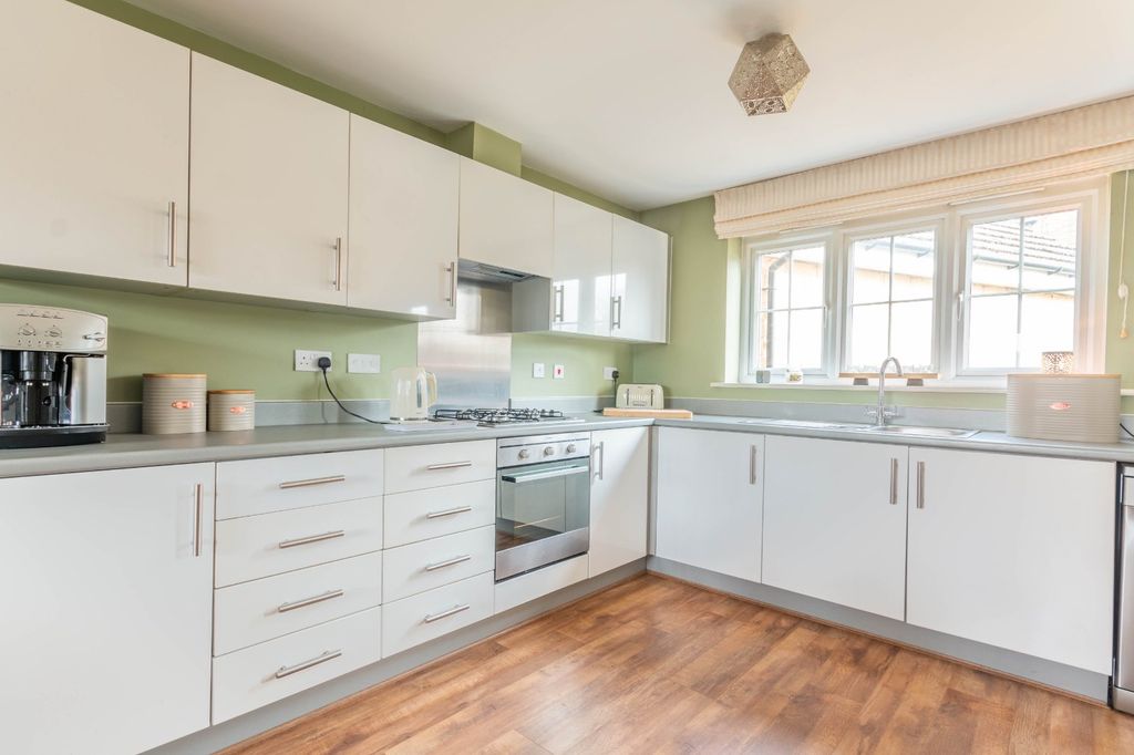 Property photo 2 of 30 Picture No. 04