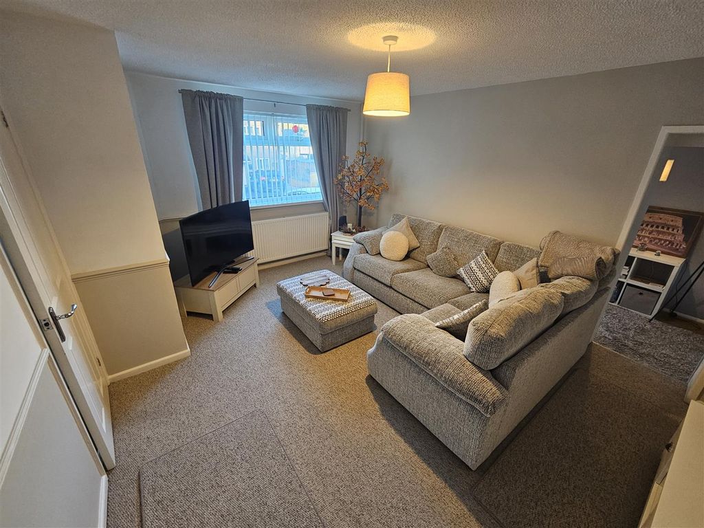 Property photo 2 of 19 Lounge