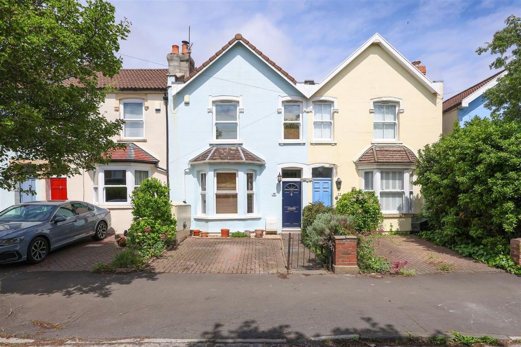 Property photo 1 of 18
