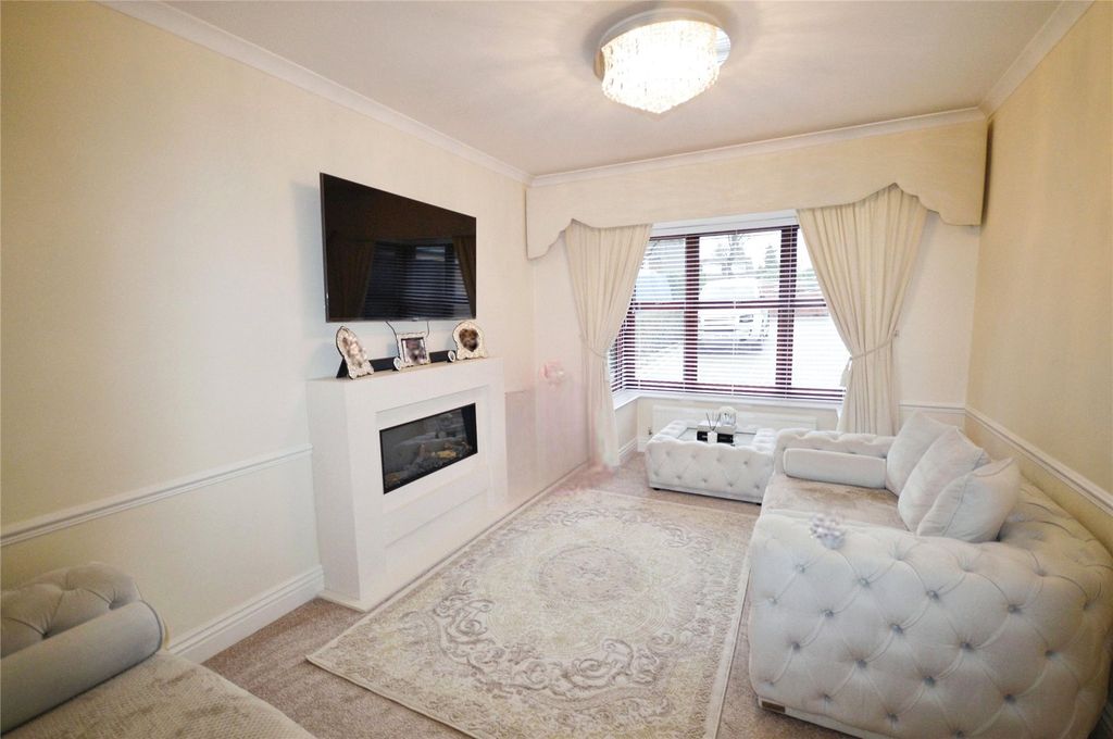 Property photo 2 of 17 Lounge