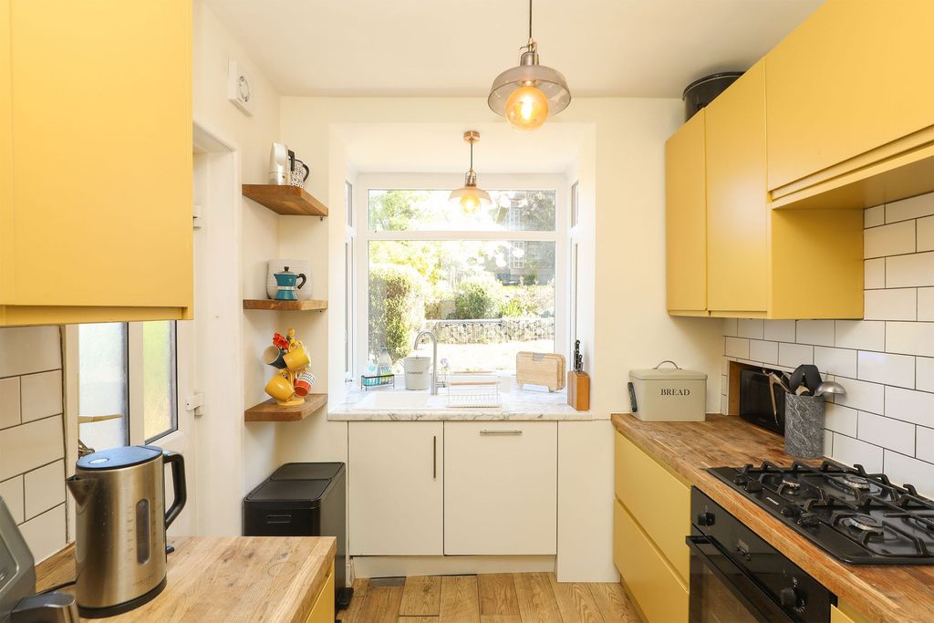 Property photo 3 of 35