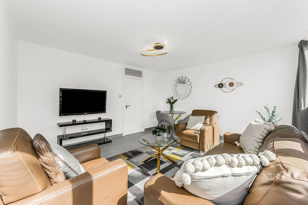 Property photo 1 of 31 Photo 36