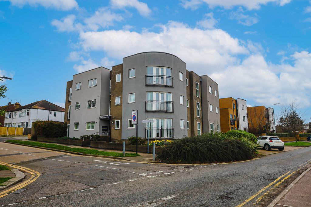 Property photo 1 of 28