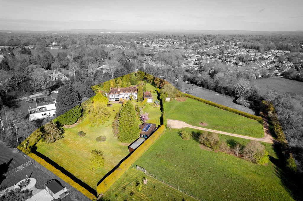 Property photo 2 of 32