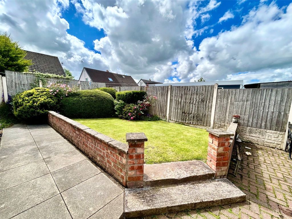Property photo 3 of 17 Garden