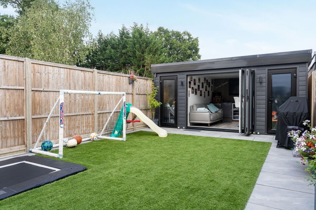 Property photo 3 of 23