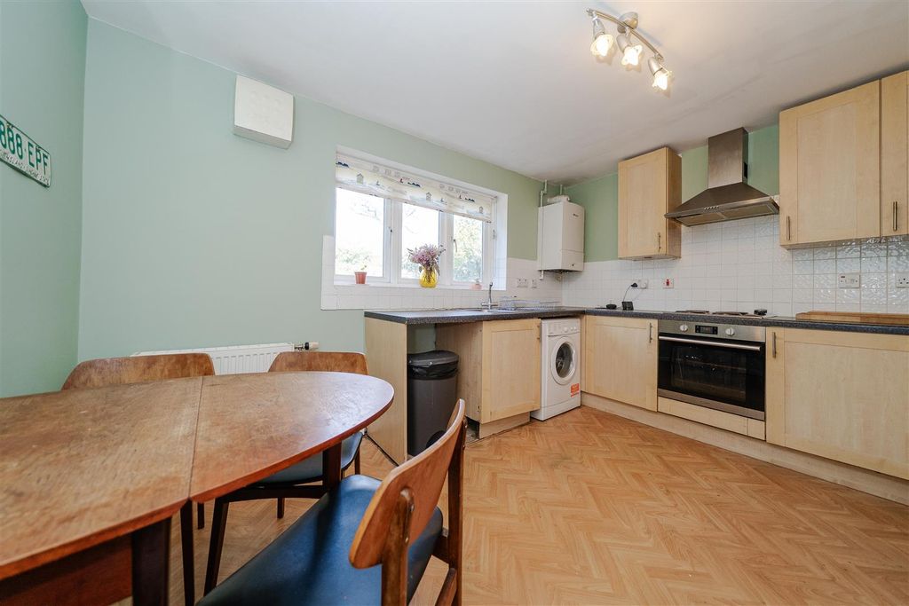 Property photo 3 of 17 Breakfast Kitchen