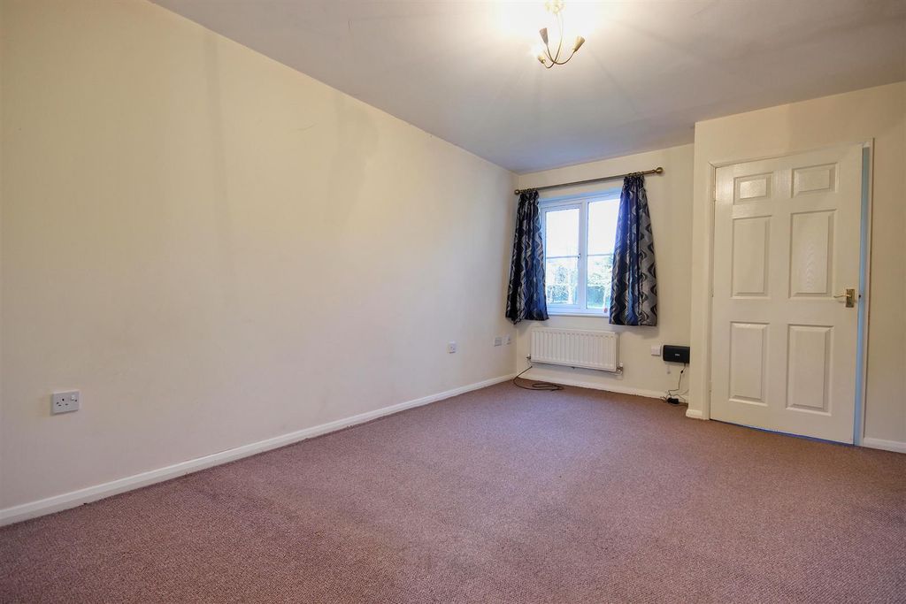 Property photo 3 of 15 Sitting Room