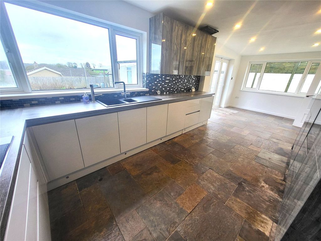 Property photo 3 of 20 Picture No. 04