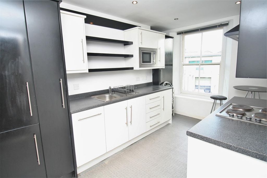 Property photo 3 of 5 Kitchen