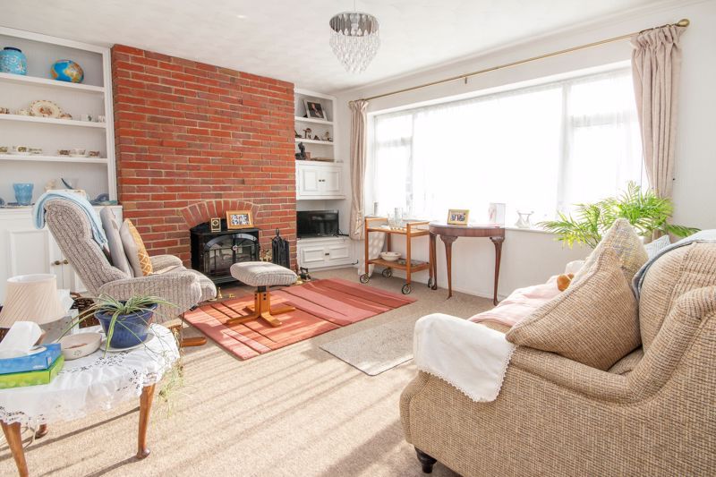 Property photo 2 of 11 Lounge