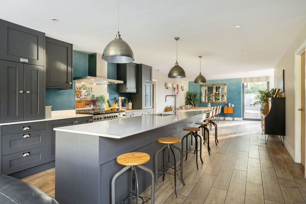 Property photo 3 of 23