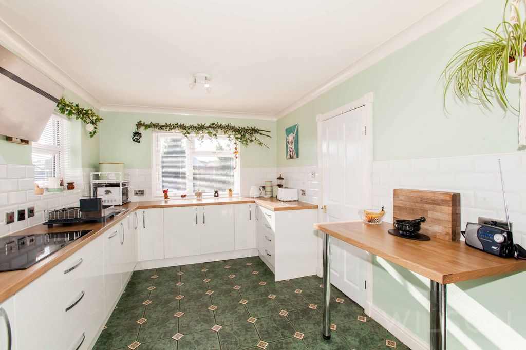 Property photo 3 of 35