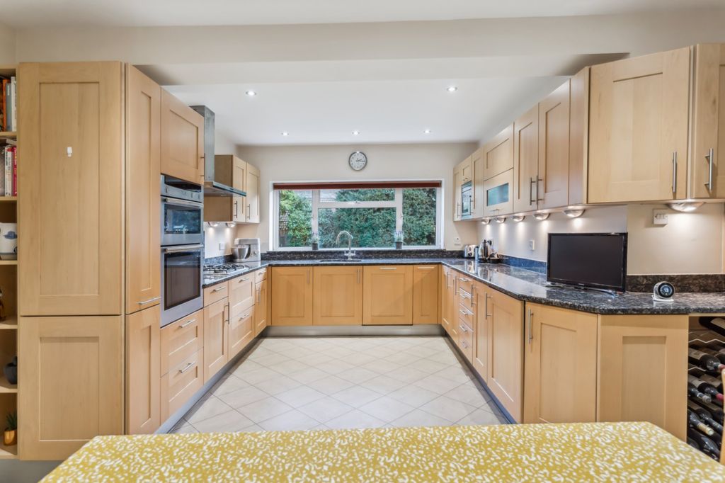 Property photo 2 of 27 Kitchen