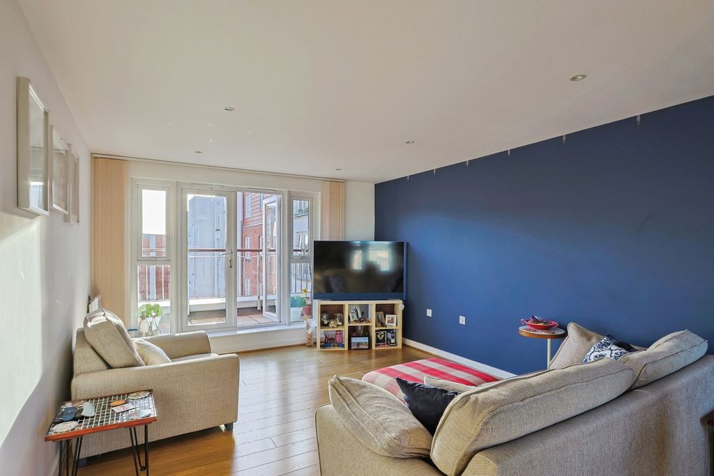 Property photo 2 of 17 Lounge/Diner