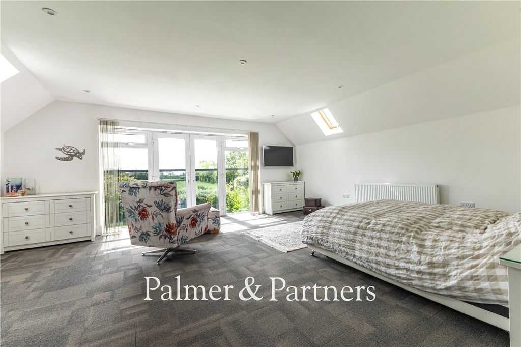 Property photo 3 of 44 Picture No. 05