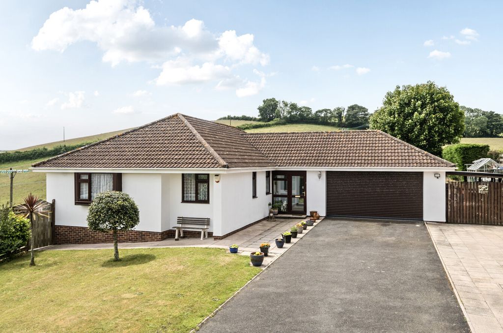 Property photo 1 of 24 1306695-2-6849685...