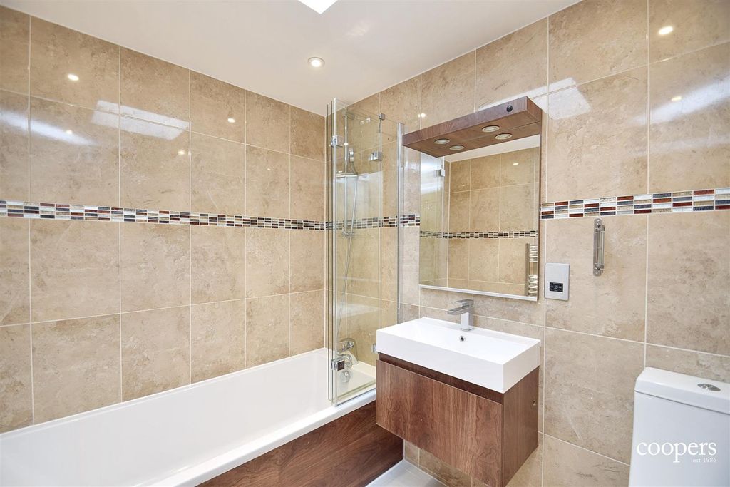 Property photo 3 of 14 Bathroom