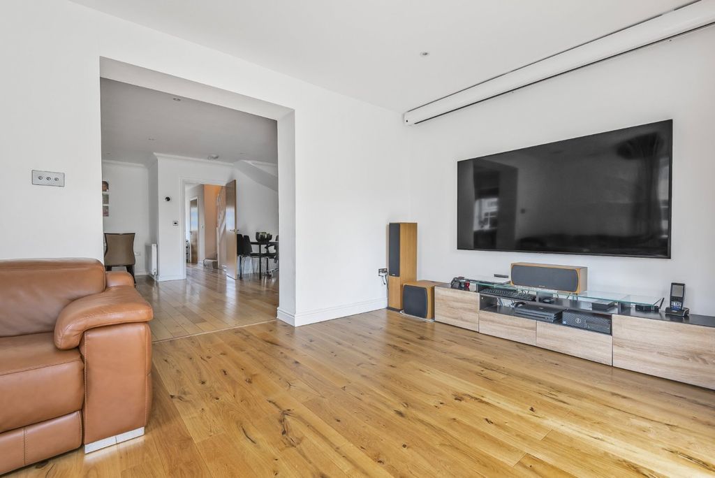 Property photo 2 of 20 Reception