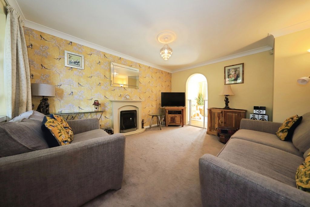 Property photo 2 of 12 Lounge