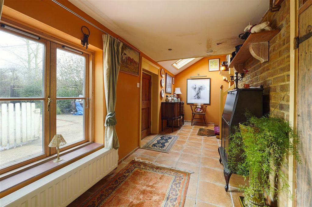 Property photo 2 of 32