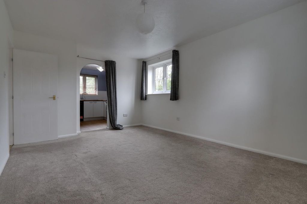 Property photo 3 of 10 Living Area