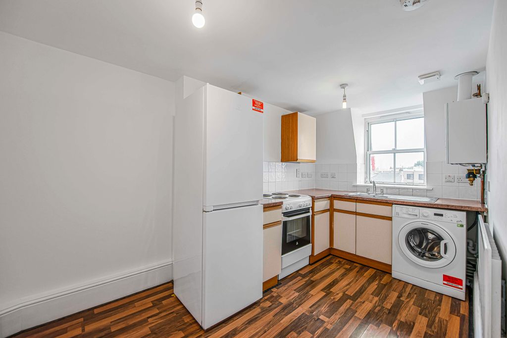 Property photo 3 of 9 Kitchen