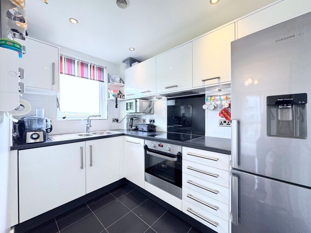 Property photo 2 of 14 Kitchen