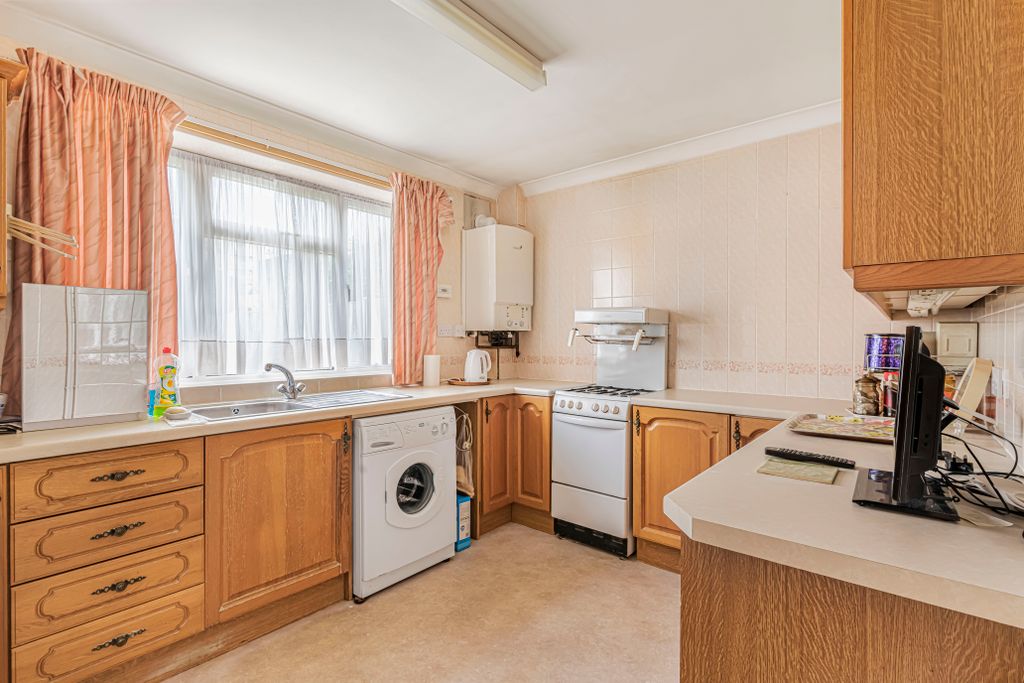 Property photo 2 of 12 Kitchen