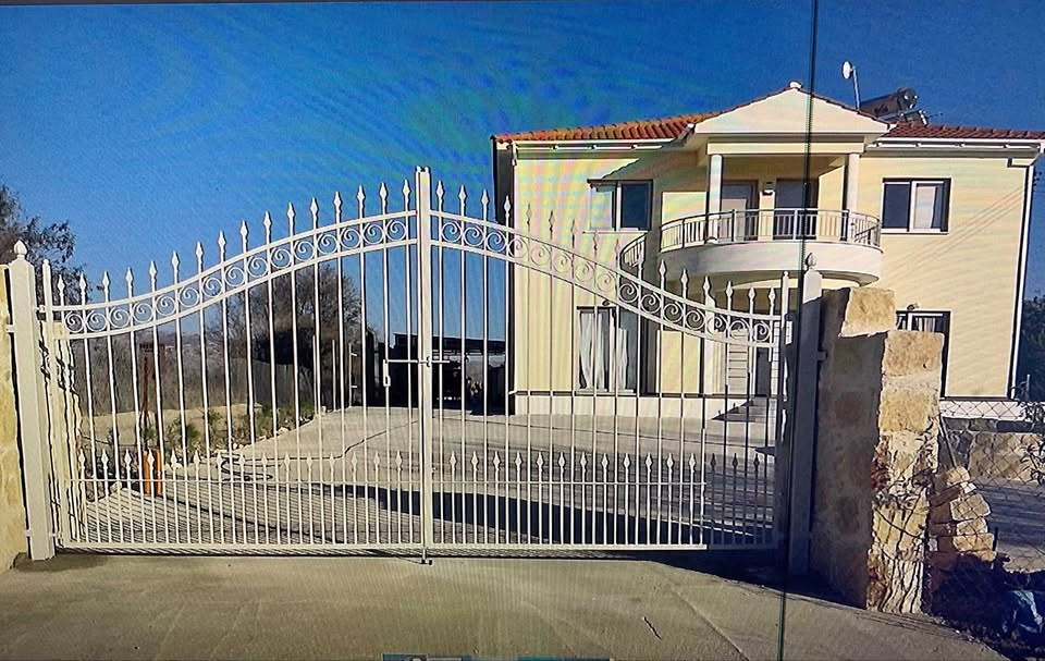 Property photo 2 of 10