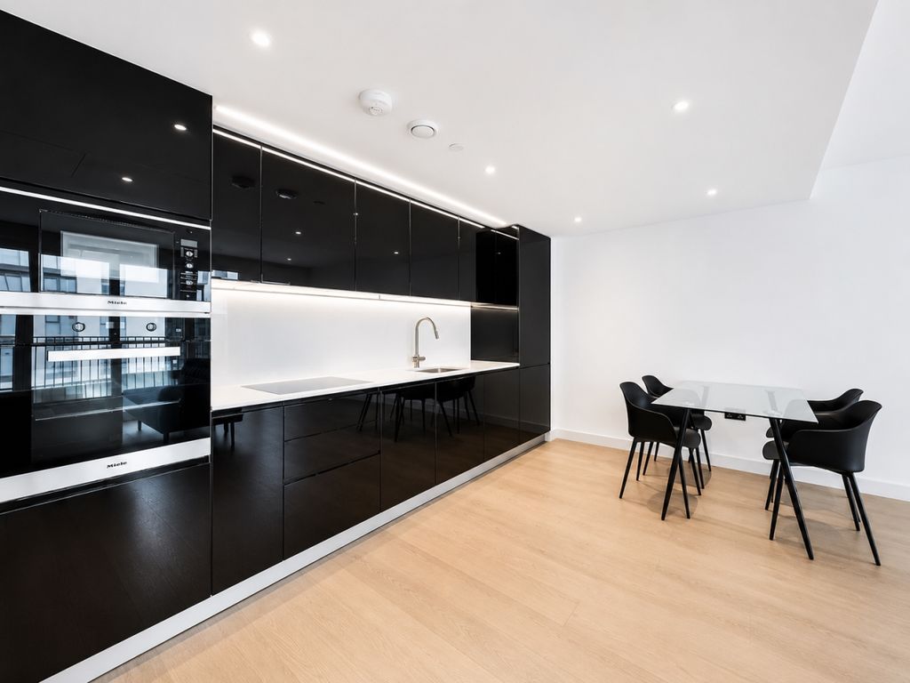 Property photo 3 of 6 Kitchen