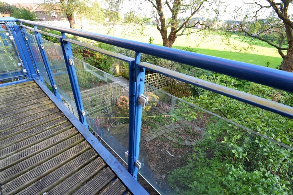 Property photo 2 of 13 Photograph 4