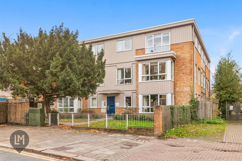 Property photo 1 of 7 External