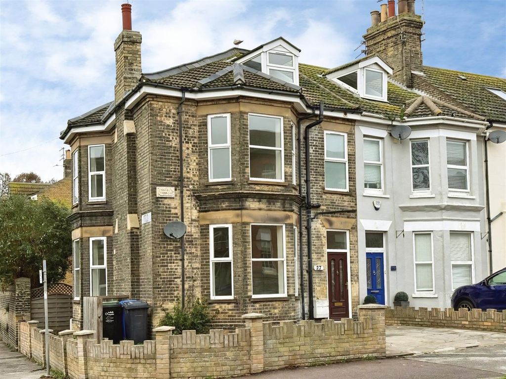 Property photo 1 of 13 Lowestoft Central (4).Jpg