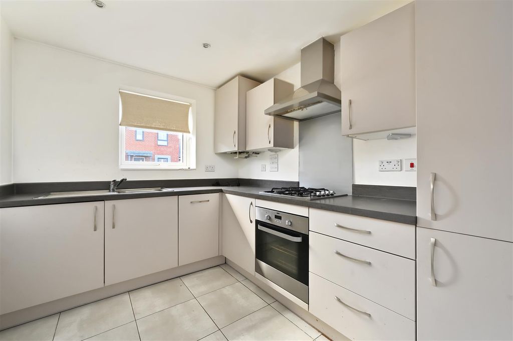 Property photo 2 of 20 6 Furnells Way-Tn402 (1).Jpg