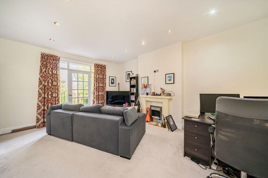 Property photo 3 of 6